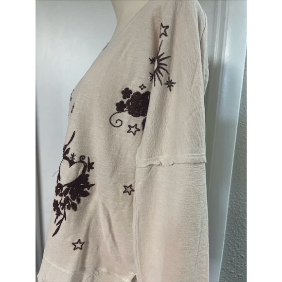 NWT distressed women’s embroidered sweater blouse by Caite Kyla Seo - Picture 3 of 16